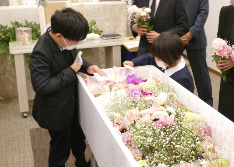 電動棺リフターでお別れ