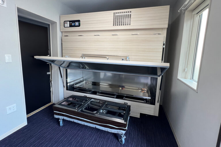 ご遺体用冷蔵庫_シルフィーリフト　ソロ　電動リフター