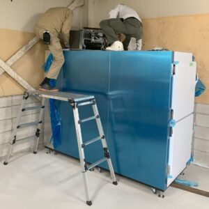 ②冷凍機の取り付け